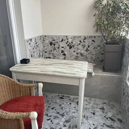 Kostas Apartman *