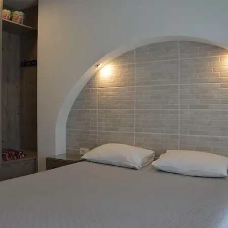 Kostas Apartman Faliráki