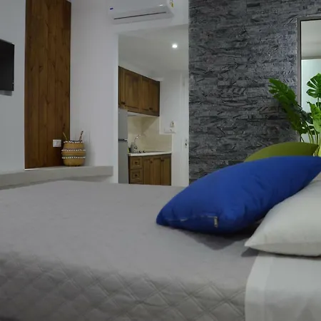 Kostas Studios Apartment *
