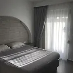 科斯塔斯一室公寓 * 法里拉基